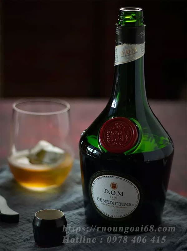 Rượu DOM Benedictine thưởng thức