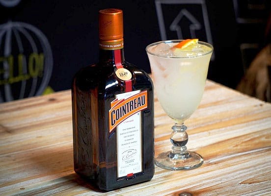 Rượu Cointreau pha coctail